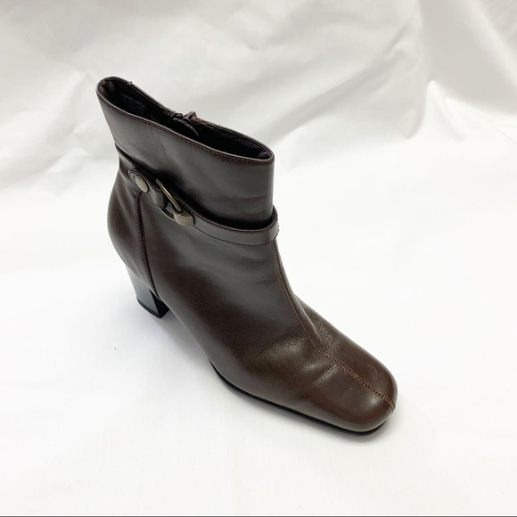 Nine & CO Women’s Brown Leather upper Ankle Bootie Size. 2 1/2 “ heel.  Good Con - Picture 1 of 9